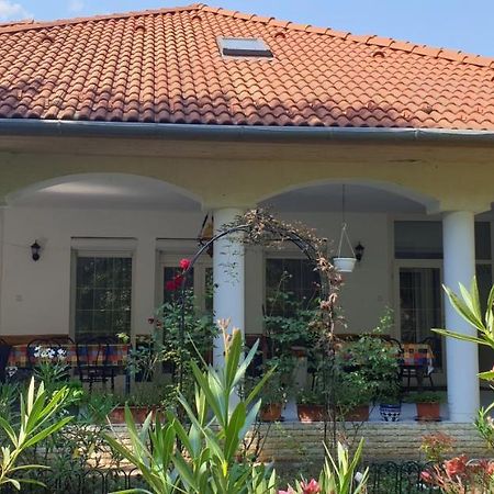 Fertodi Kuria Vendeghaz Otel Dış mekan fotoğraf