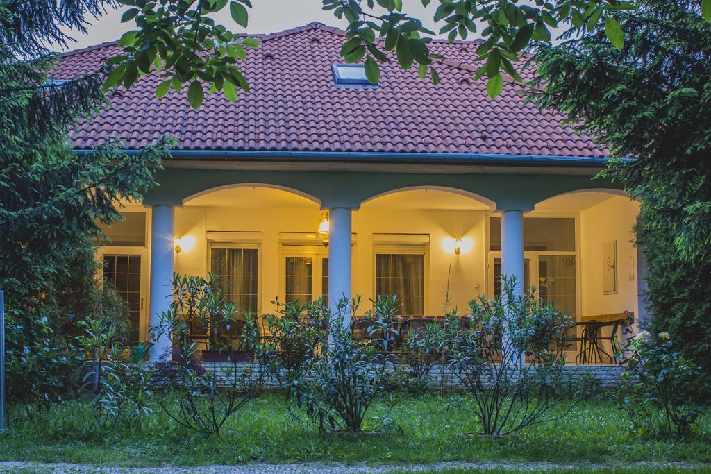 Fertodi Kuria Vendeghaz Otel Dış mekan fotoğraf